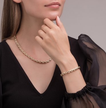 Женские золотые браслеты на руку — купить недорого в интернет-магазинеSUNLIGHT в Санкт-Петербурге, выбрать женский браслет из золота на руку вкаталоге с фото и ценами